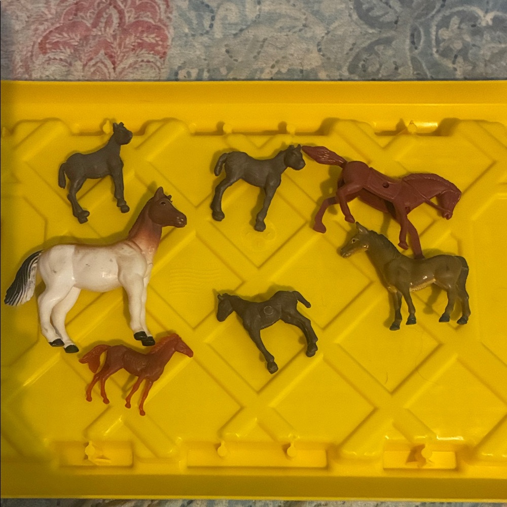FINAL CLEARANCE 🎉$7 or 3 for $15 Kids Toy Horse Set